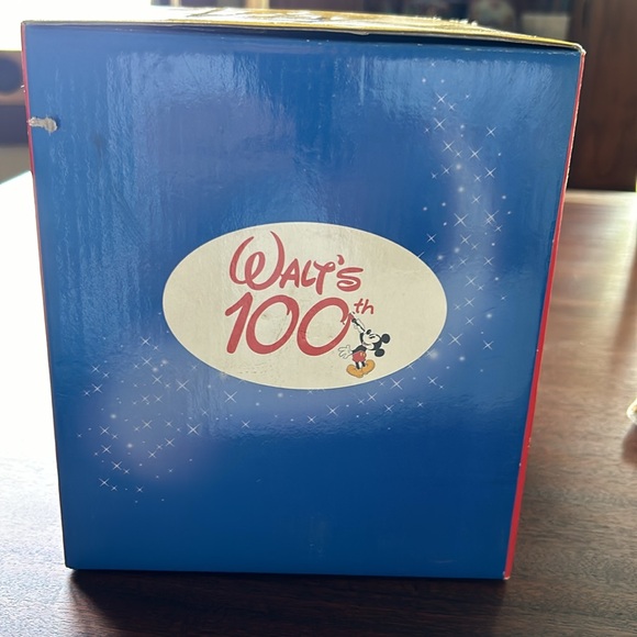 Walt Disney Musical Birthday Water Globe Limited Edition 2001 NIB - Picture 4 of 7